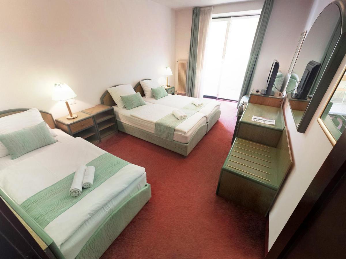 موست نا سوتشي Hotel Lucija المظهر الخارجي الصورة