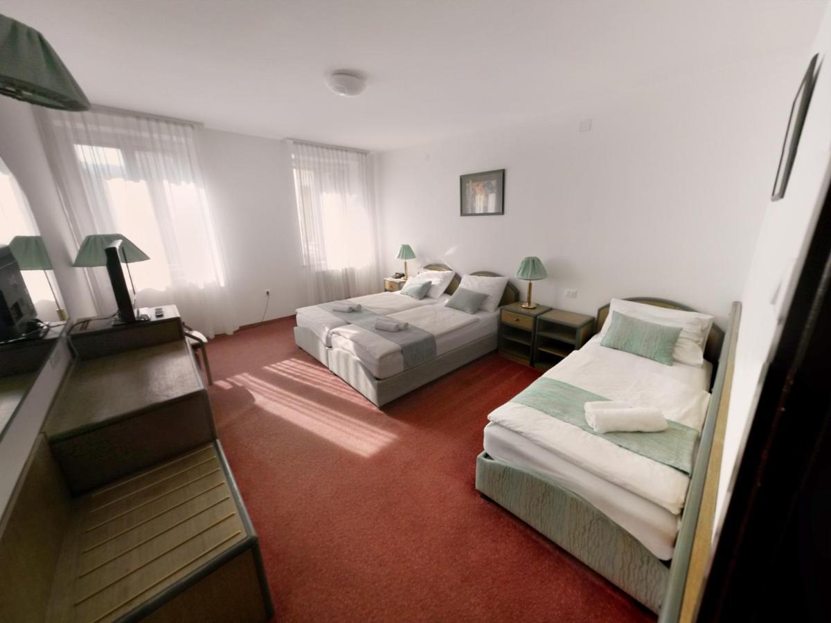 موست نا سوتشي Hotel Lucija المظهر الخارجي الصورة